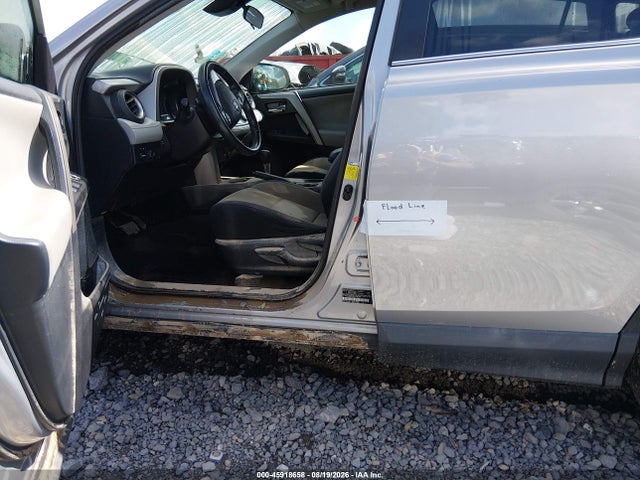 45918658 :رقم المزاد ، 2T3RFREV5JW709633 vin ، 2018 Toyota Rav4 Xle مزاد بيع