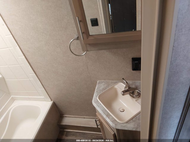 2019 Forest River Catalina 26ft Bumper Pull მანქანა იყიდება აუქციონზე, vin: 5ZT2CARBXKU033012, აუქციონის ნომერი: 45919115