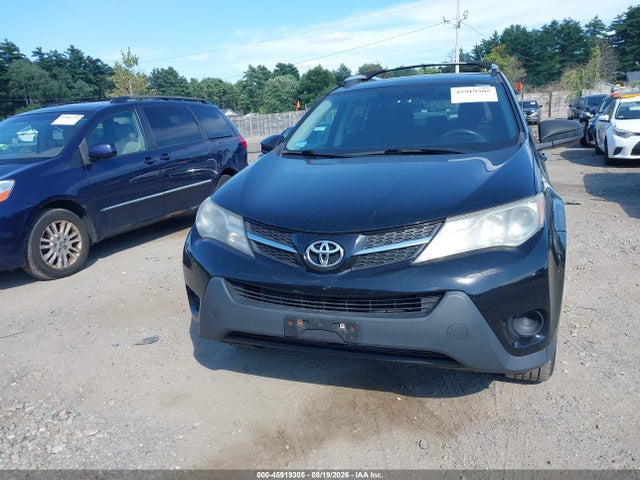 2T3BFREV1EW171262 Toyota RAV4 LE