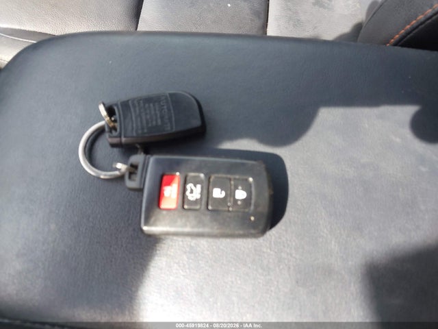 JTMJFREV6JJ734925 Toyota RAV4 SE