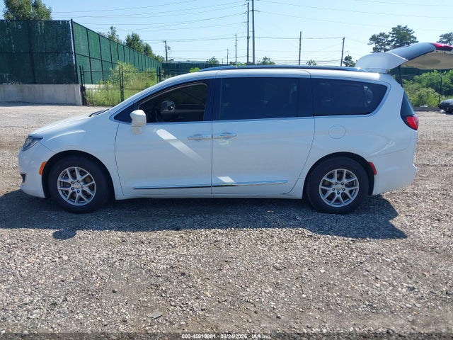 2020 Chrysler Pacifica Touring L მანქანა იყიდება აუქციონზე, vin: 2C4RC1BG8LR106401, აუქციონის ნომერი: 45919881