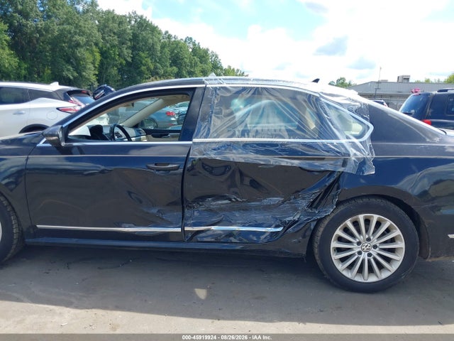 2017 Volkswagen Passat 1.8t Se მანქანა იყიდება აუქციონზე, vin: 1VWBT7A35HC017417, აუქციონის ნომერი: 45919924