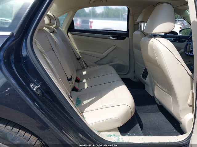 2017 Volkswagen Passat 1.8t Se მანქანა იყიდება აუქციონზე, vin: 1VWBT7A35HC017417, აუქციონის ნომერი: 45919924
