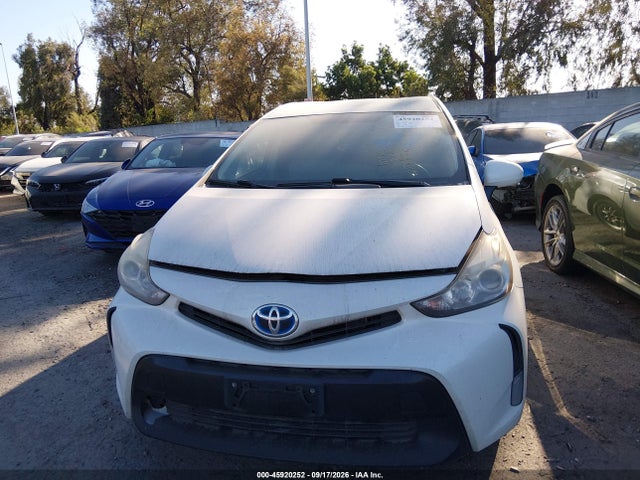 Toyota PRIUS V 2015 JTDZN3EU3FJ021952 Image 13