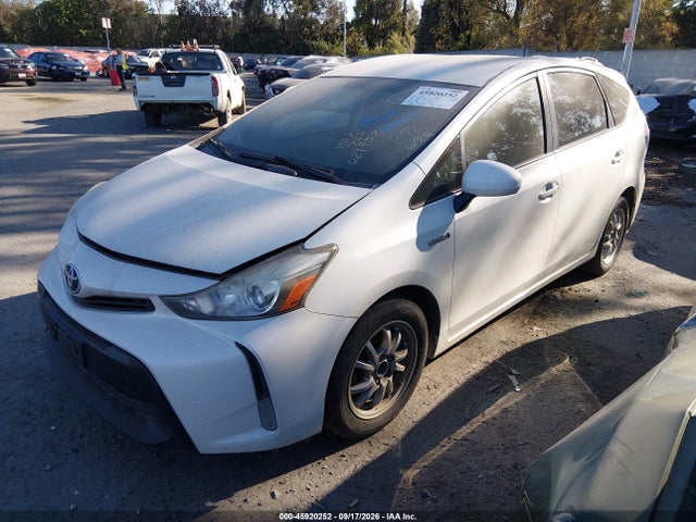 Toyota PRIUS V 2015 JTDZN3EU3FJ021952 Image 2