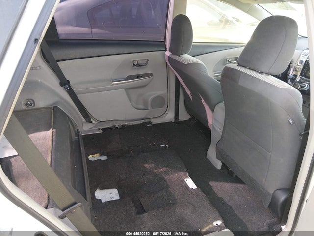 Toyota PRIUS V 2015 JTDZN3EU3FJ021952 Image 8