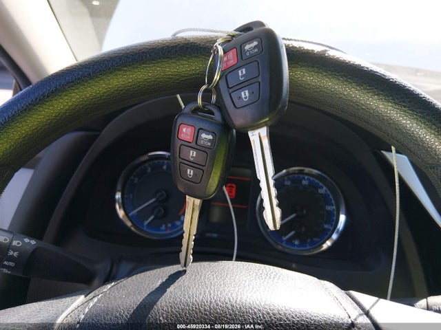 2T1BURHE5JC022472 Toyota COROLLA LE