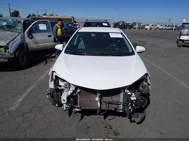 2T1BURHE5JC022472 Toyota COROLLA LE