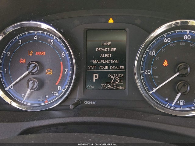 2T1BURHE5JC022472 Toyota COROLLA LE