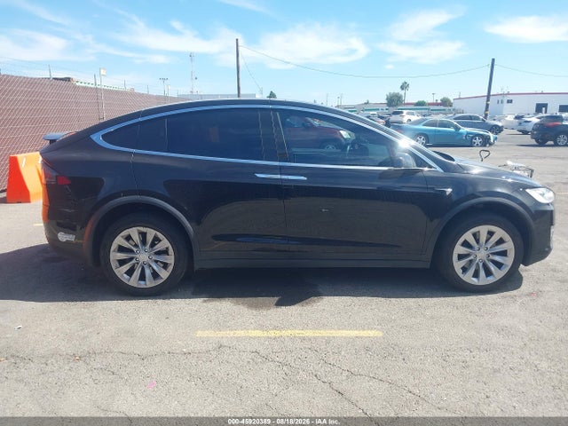 Tesla Model X 60d/70d/75d/90d 2016 5YJXCDE22GF026263 Image 13