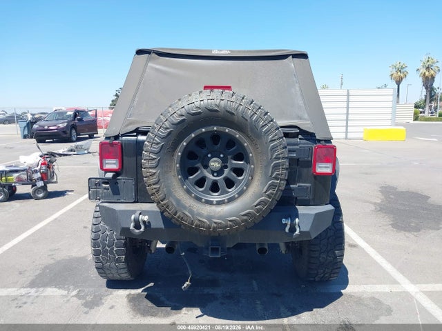 1C4BJWEG9EL324679 Jeep Wrangler Unlimited Altitude