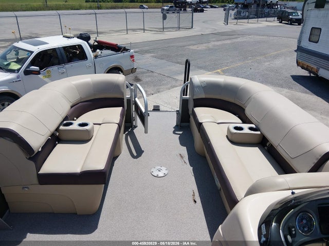 45920529 :رقم المزاد ، BUJ30228E818 vin ، 2018 Tracker Party Barge مزاد بيع