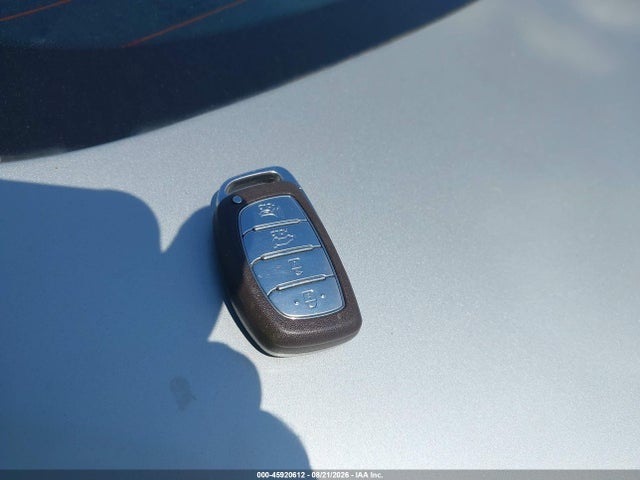Продаж на аукціоні авто 2020 Hyundai Ioniq Hybrid Blue, vin: KMHC65LCXLU220348, номер лоту: 45920612