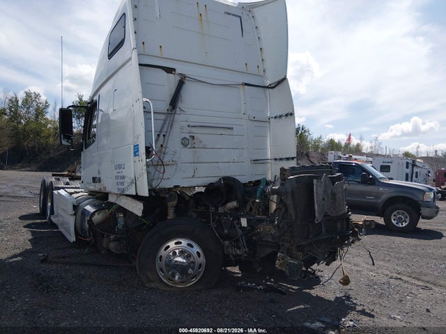 45920692 :رقم المزاد ، 4V4NC9EJ5DN564548 vin ، 2013 Volvo Vn Vnl مزاد بيع