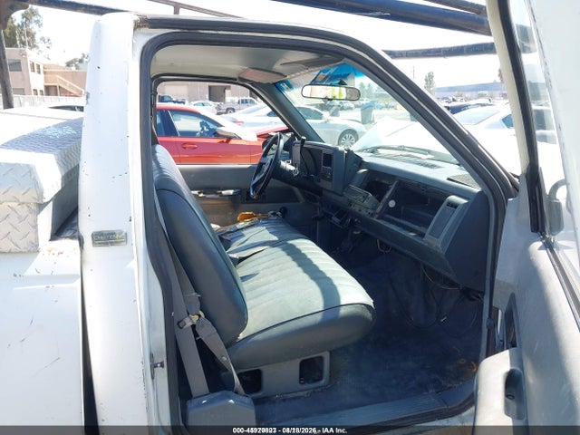 45920823 :رقم المزاد ، 2GCFC24K2K1137151 vin ، 1989 Chevrolet Gmt-400 C2500 مزاد بيع
