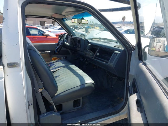 45920823 :رقم المزاد ، 2GCFC24K2K1137151 vin ، 1989 Chevrolet Gmt-400 C2500 مزاد بيع