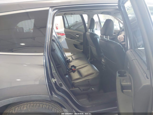 45920921 :رقم المزاد ، 5FNYF6H97HB016927 vin ، 2017 Honda Pilot Touring مزاد بيع