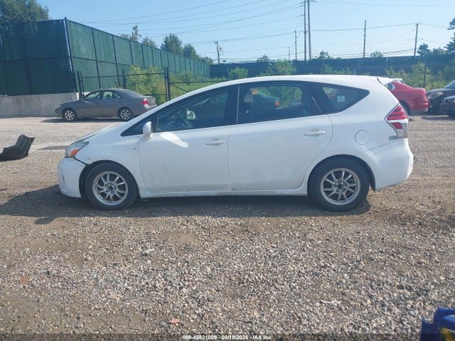45921009 :رقم المزاد ، JTDZN3EU9FJ017419 vin ، 2015 Toyota Prius V Two مزاد بيع