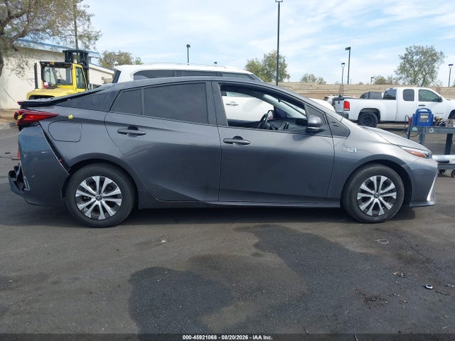 JTDKAMFP1N3224773 Toyota Prius Prime Xle