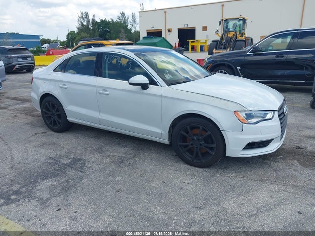 45921139 :رقم المزاد ، WAUACGFF9F1010865 vin ، 2015 Audi A3 1.8t Premium مزاد بيع
