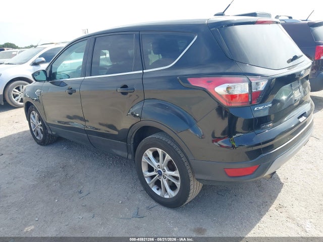 Продажа на аукционе авто 2017 Ford Escape Se, vin: 1FMCU0GD1HUD15450, номер лота: 45921286