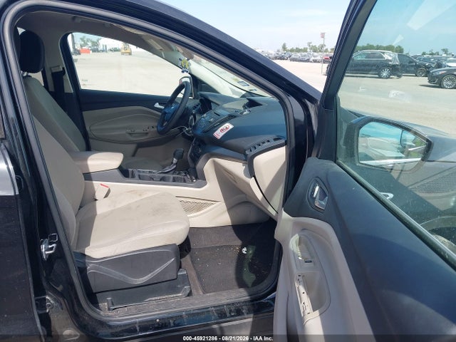 Продажа на аукционе авто 2017 Ford Escape Se, vin: 1FMCU0GD1HUD15450, номер лота: 45921286