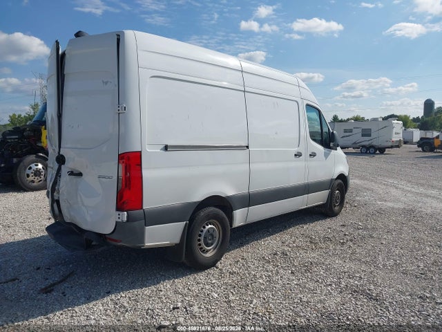 45921676 :رقم المزاد ، W1Y4EBHY5NT106860 vin ، 2022 Mercedes-benz Sprinter 2500 Standard Roof V6 مزاد بيع