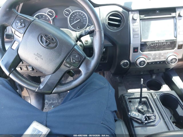 45921686 :رقم المزاد ، 5TFAY5F12GX555902 vin ، 2016 Toyota Tundra Platinum 5.7l V8 مزاد بيع