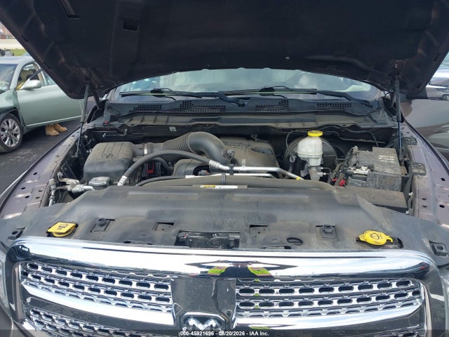 45921696 :رقم المزاد ، 1C6RR7NT2JS162282 vin ، 2018 Ram 1500 Laramie  4x4 5'7 Box مزاد بيع