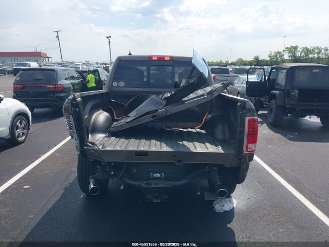 45921696 :رقم المزاد ، 1C6RR7NT2JS162282 vin ، 2018 Ram 1500 Laramie  4x4 5'7 Box مزاد بيع