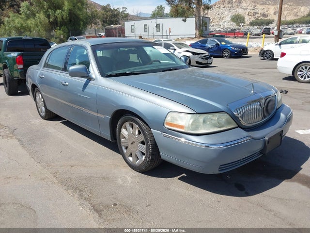 45921741 :رقم المزاد ، 1LNHM83W04Y644946 vin ، 2004 Lincoln Town Car Ultimate مزاد بيع