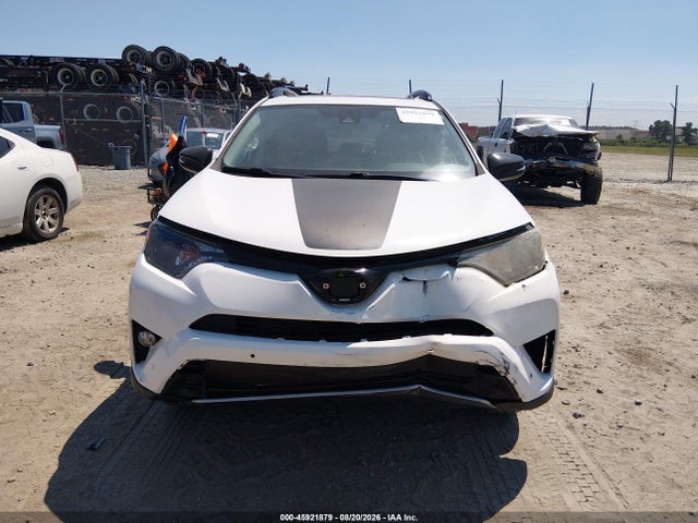 45921879 :رقم المزاد ، 2T3RFREV6JW732063 vin ، 2018 Toyota Rav4 Adventure مزاد بيع