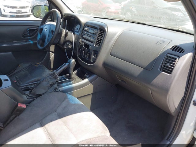 2005 Ford Escape Xls მანქანა იყიდება აუქციონზე, vin: 1FMYU02Z35KB15458, აუქციონის ნომერი: 45921925