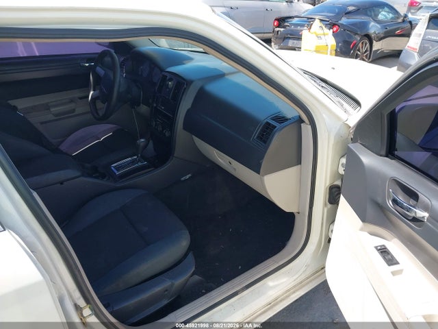 45921998 :رقم المزاد ، 2C3JA43R75H627448 vin ، 2005 Chrysler 300 مزاد بيع