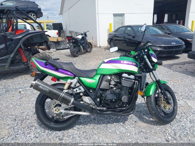 45922024 :رقم المزاد ، JKAZRBC18YA034071 vin ، 2000 Kawasaki Zr1100 C مزاد بيع