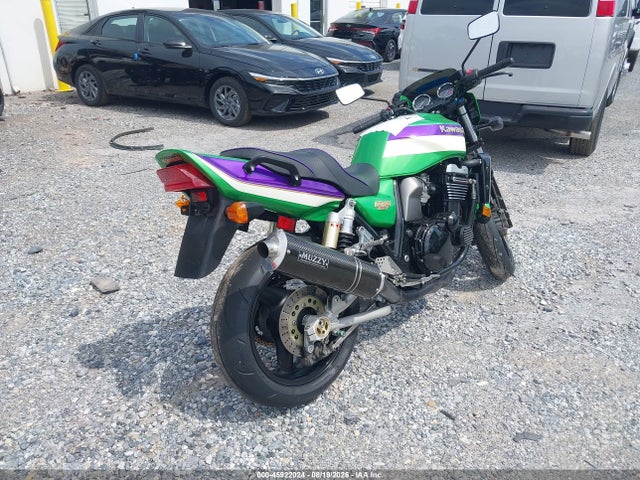 45922024 :رقم المزاد ، JKAZRBC18YA034071 vin ، 2000 Kawasaki Zr1100 C مزاد بيع