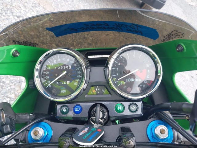 45922024 :رقم المزاد ، JKAZRBC18YA034071 vin ، 2000 Kawasaki Zr1100 C مزاد بيع
