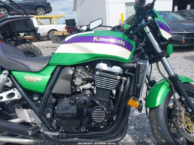 45922024 :رقم المزاد ، JKAZRBC18YA034071 vin ، 2000 Kawasaki Zr1100 C مزاد بيع