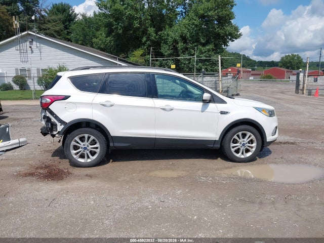 Продаж на аукціоні авто 2017 Ford Escape Se, vin: 1FMCU0GD8HUB65675, номер лоту: 45922032
