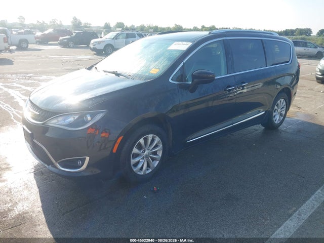 Продаж на аукціоні авто 2018 Chrysler Pacifica Touring L, vin: 2C4RC1BG9JR322948, номер лоту: 45922040