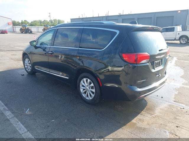 Продаж на аукціоні авто 2018 Chrysler Pacifica Touring L, vin: 2C4RC1BG9JR322948, номер лоту: 45922040