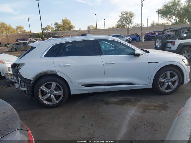2019 Audi E-tron Premium Plus მანქანა იყიდება აუქციონზე, vin: WA1LAAGEXKB024292, აუქციონის ნომერი: 45922117