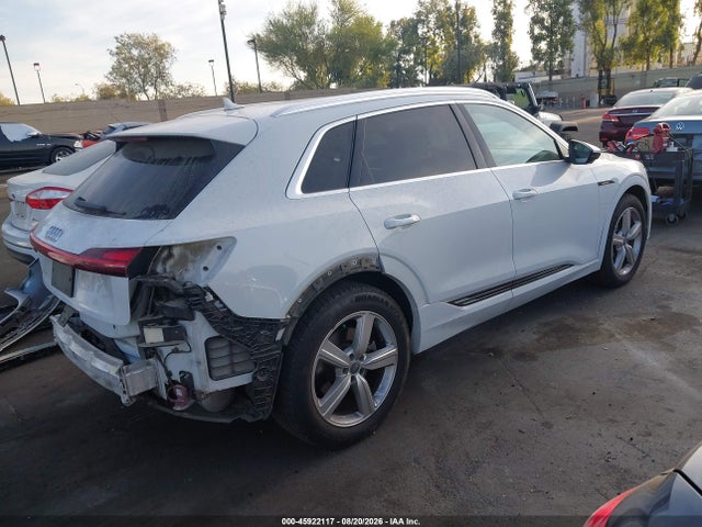 Audi E-tron Premium Plus 2019 WA1LAAGEXKB024292 Image 4
