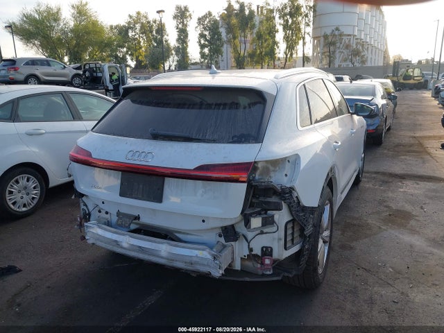 2019 Audi E-tron Premium Plus მანქანა იყიდება აუქციონზე, vin: WA1LAAGEXKB024292, აუქციონის ნომერი: 45922117