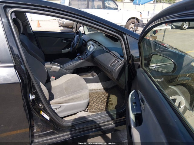 Toyota Prius Two 2015 JTDKN3DU9F0455320 Image 5