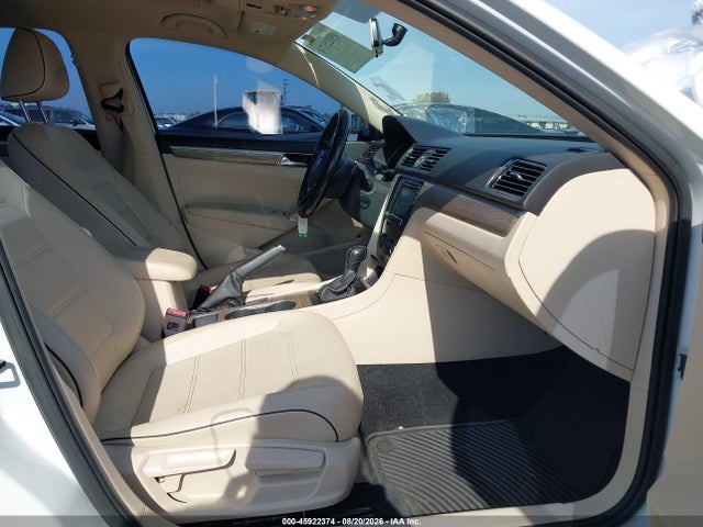 45922374 :رقم المزاد ، 1VWBT7A30HC054035 vin ، 2017 Volkswagen Passat 1.8t Se مزاد بيع