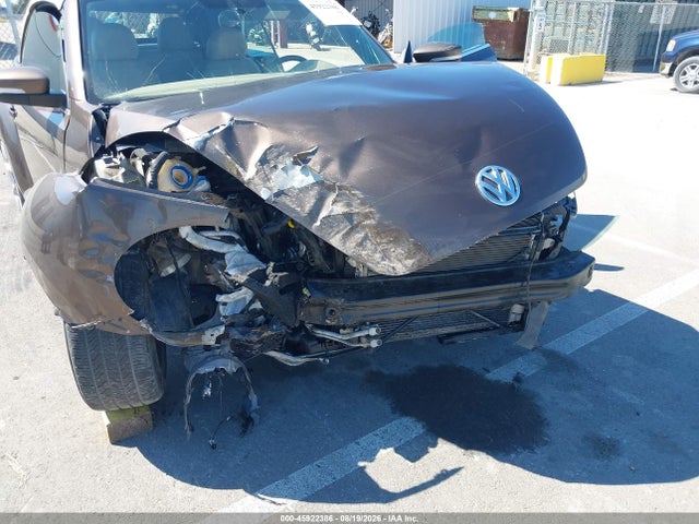 Продажа на аукционе авто 2015 Volkswagen Beetle 1.8t, vin: 3VW517AT1FM807649, номер лота: 45922386