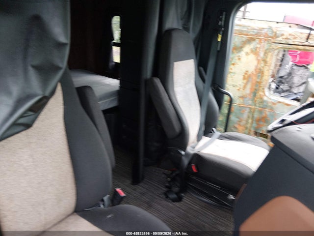 Продаж на аукціоні авто 2019 Freightliner New Cascadia 126, vin: 3AKJHHDR0KSKS2315, номер лоту: 45922496