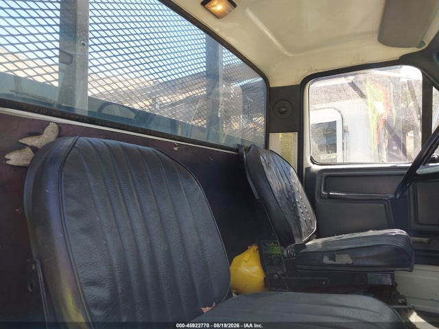 45922770 :رقم المزاد ، 1FDNK74P8KVA49044 vin ، 1989 Ford F700 F مزاد بيع