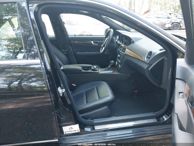 45922898 :رقم المزاد ، WDDGF4HB0EG201749 vin ، 2014 Mercedes-benz C 250 Sport مزاد بيع